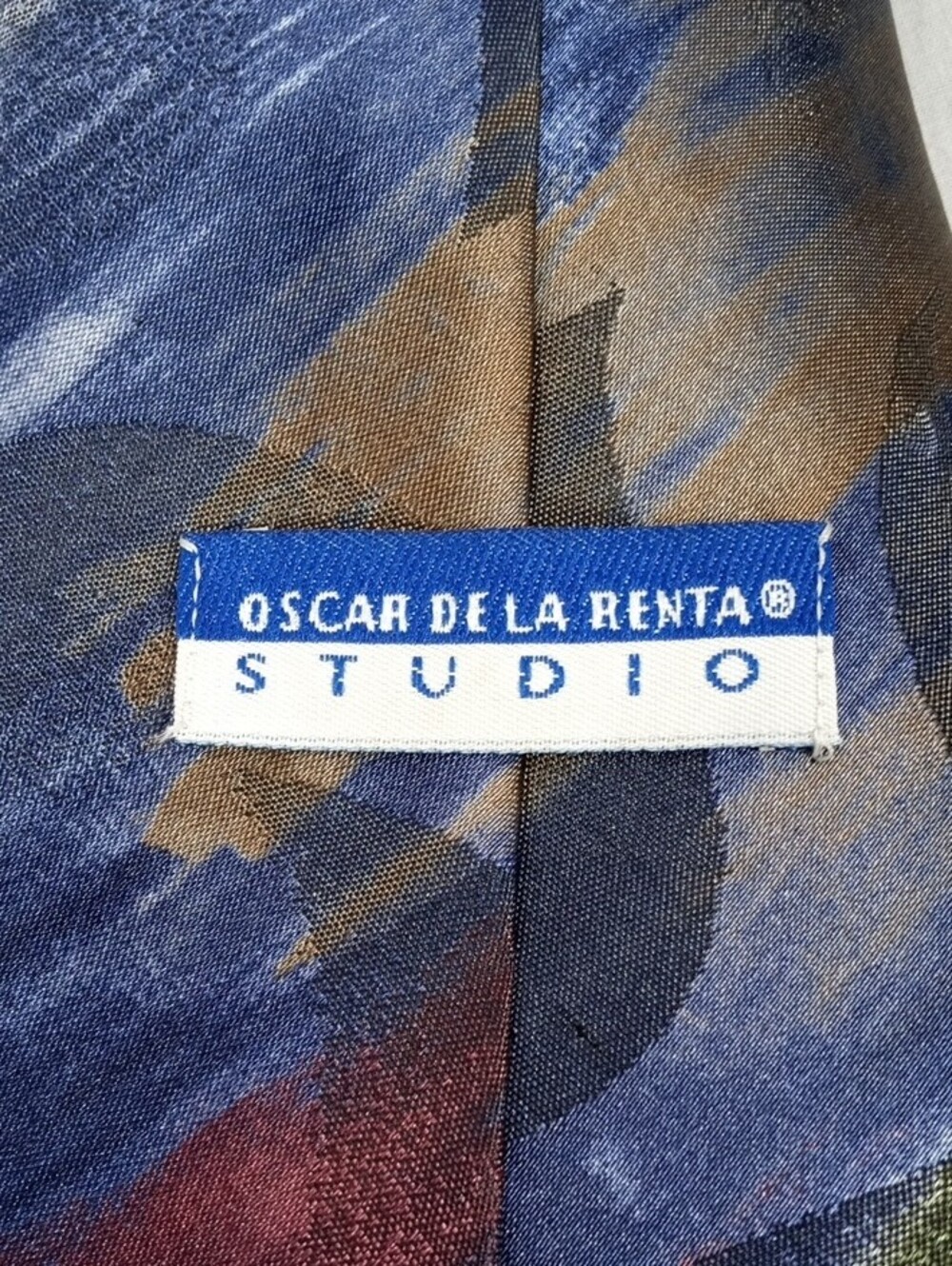 Oscar de la Renta Multicolor Abstract Silk Tie in Blue, Red & Green - Picture 2 of 7